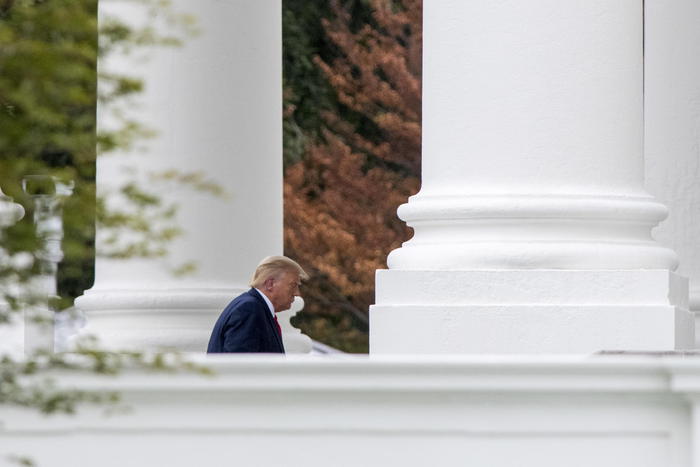 Twitter e Fb censurano invito Trump a votare due volte