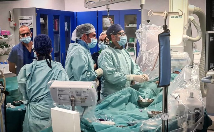 Un foro nel cuore riparato senza tagli