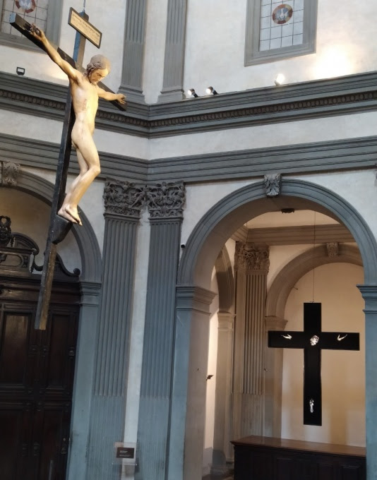 Il Crocifisso di Michelangelo e la Crocifissione di Puglisi in mostra nella Basilica di S. Spirito|Firenze