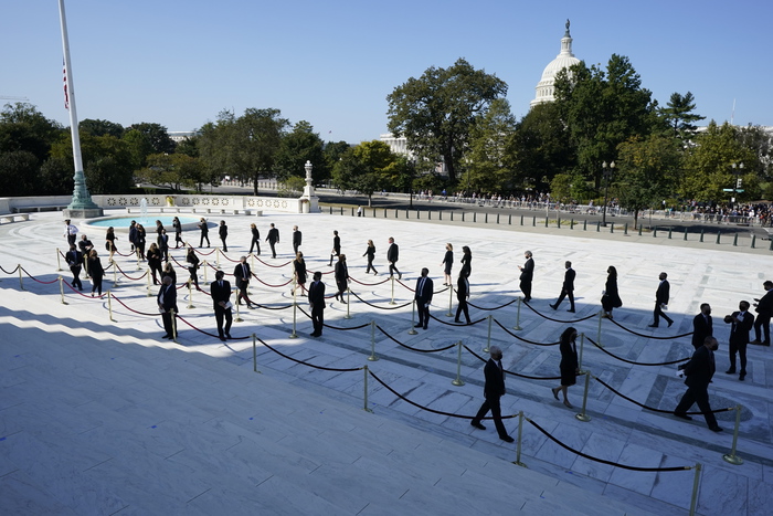 Usa: cerimonia per Ginsburg, migliaia a camera ardente