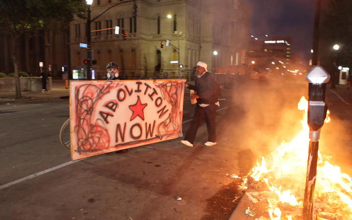 Usa: spari contro secondo agente a Louisville