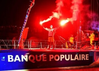 Vela, per la Vendée Globe partenza sotto bavaglio: un italiano tra i giganti dell’oceano