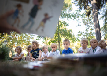 “Insieme”, le emozioni dei bambini tornati a scuola nelle foto di Massimo Sestini