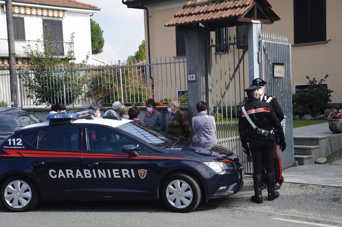 Accoltella 21enne e si autodenuncia, 16enne arrestato