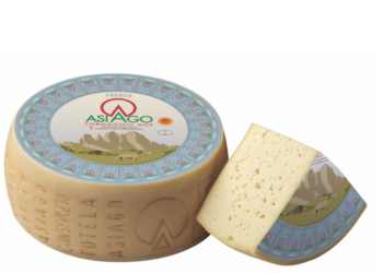 Nuove regole per il formaggio Asiago, il Consorzio toglie il lisozima e introduce il caglio vegetale
