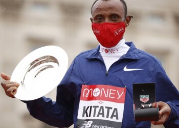 Atletica, Maratona Londra: Kitata toglie lo scettro a Kipchoge. Kosgei trionfa tra le donne