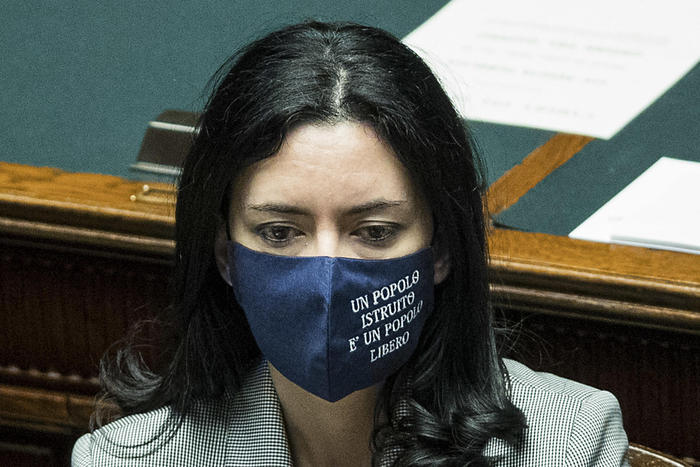 Azzolina, numero focolai nelle scuole è sceso