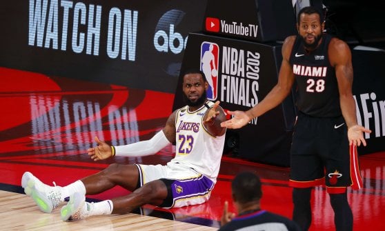 Basket, Finals Nba: Butler demolisce i Lakers, Miami vince gara 3 e accorcia