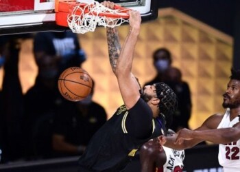 Basket, Finals Nba: Butler demolisce i Lakers, Miami vince gara 3 e accorcia