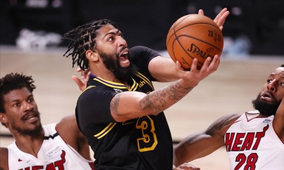 Basket, Finals Nba: un immenso Butler piega i Lakers, Miami vince gara 5 e resta in vita