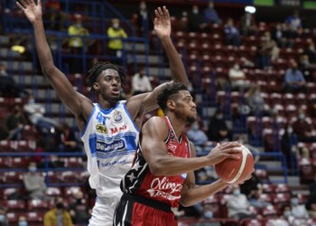 Basket, serie A: Milano a valanga su Treviso, Virtus Bologna col brivido, colpo Trieste a Sassari