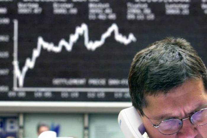 Borsa: Europa scivola in chiusura, Parigi -2,11%