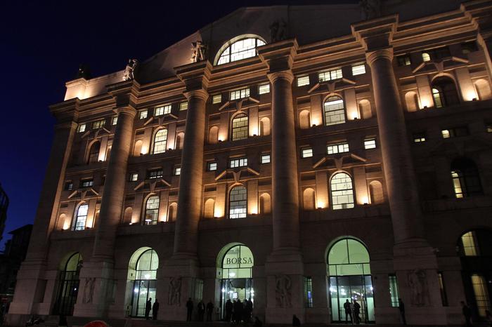 Borsa: Milano chiude in rialzo (+0,85%), bene Banco Bpm ed Eni