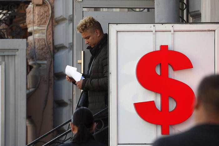 Cambi: euro apre in rialzo a 1,1824 dollari