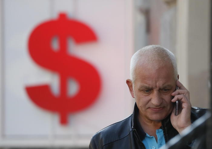 Cambi: euro apre senza scosse, a 1,1772 dollari