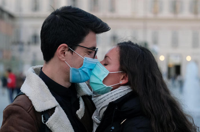 Censis, Gli italiani e il Covid, impauriti ma pronti a nuova ondata