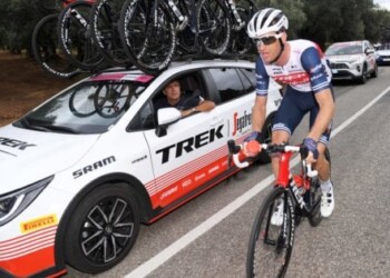 Ciclismo, Giro: Demare fa il bis a Matera, Almeida resta in rosa