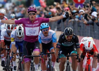 Ciclismo, Giro d’Italia: poker di Demare allo sprint, Almeida resta in rosa