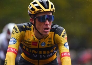 Ciclismo, Giro d’Italia: Sagan fa il capolavoro sui muri. Almeida resta in rosa, Fuglsang fora e Nibali lo stacca