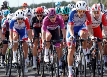 Ciclismo, Giro d’Italia: Yates positivo al Covid: si ritira