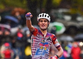 Ciclismo, il Giro e il gelo sulle Alpi che rischia di stravolgere la corsa: “Servirà buonsenso”