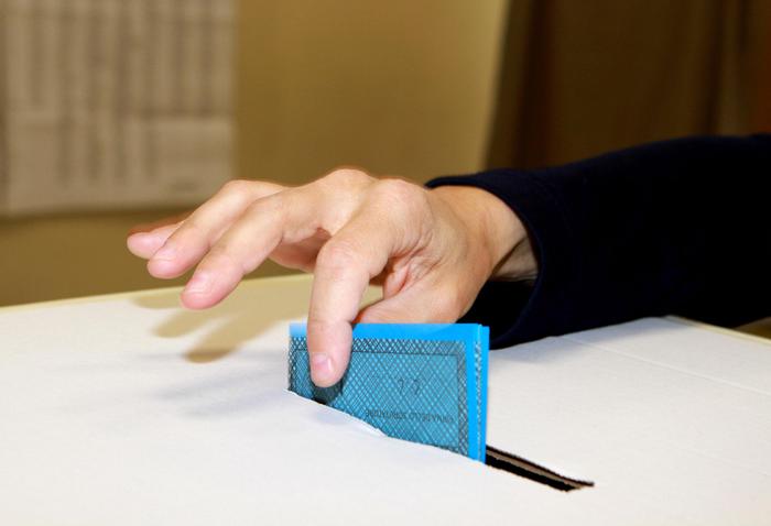 Comunali: seggi aperti in Calabria,Reggio e Crotone al voto