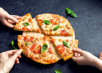 Pizza, ecco perché a volte si beve tutta la notte. Lievitazione, maturazione e cottura fattori fondamentali