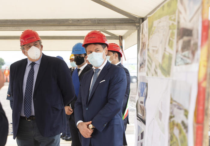 Conte: l’ospedale di Taranto come il ponte di Genova, facciamo presto