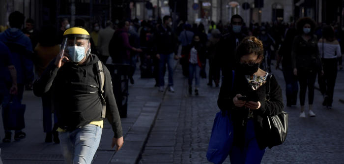 Coronavirus: Ordinanza Fvg proroga obbligo mascherine 15/10