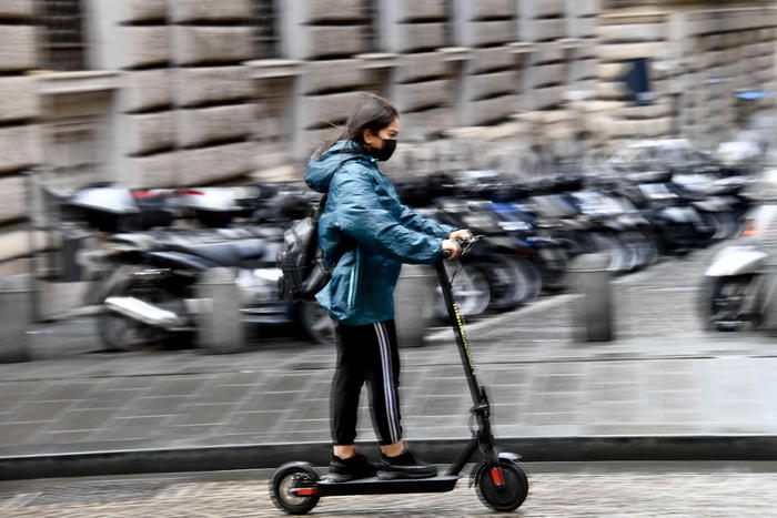 Coronavirus: stretta nelle Regioni, appello di Speranza: ‘Evitate spostamenti inutili’