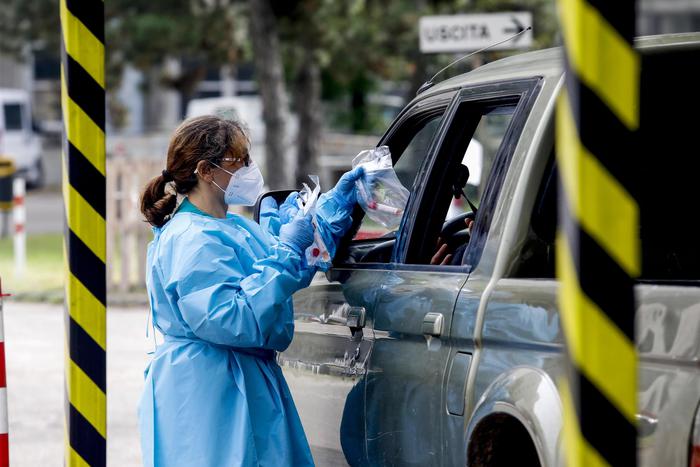 Covid: 2.677 nuovi casi, 100mila tamponi. 28 vittime