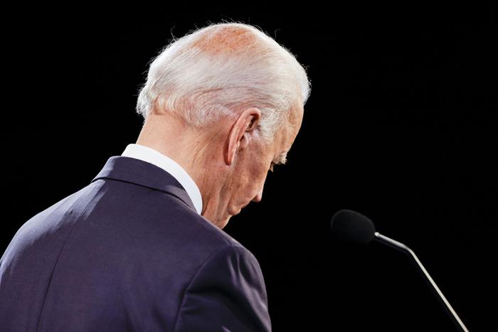 Covid: Biden, cambiare rotta o altri 200 mila morti