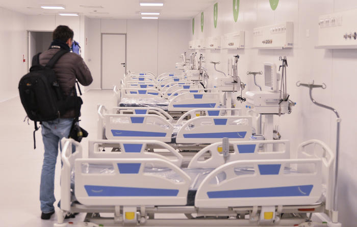 Covid: casi scendono sotto i 10 mila, sono 9.338, 73 morti