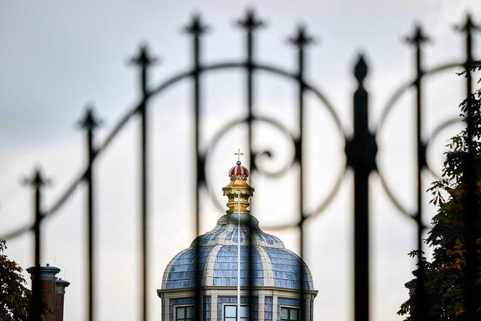 Covid: dopo stop a vacanza, reali Olanda si scusano in video