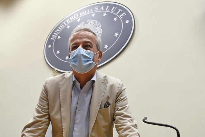 Covid, Locatelli: ‘le prime vaccinazioni la prossima primavera’