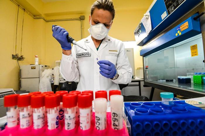 Covid: Morani,15 medici militari per tamponi drive-in Marche