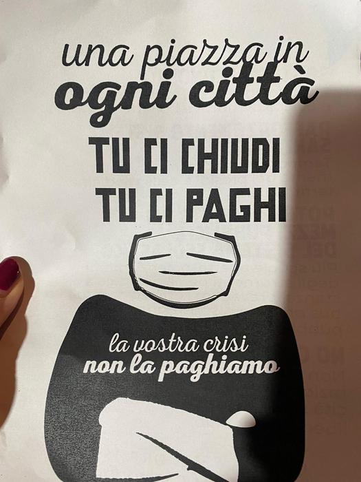 Covid: Napoli; in 150 a corteo pacifico al Rione Traiano