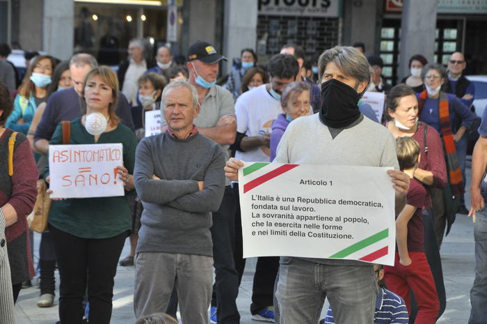 Covid: protesta in Valle d’Aosta, 200 sotto palazzo Regione