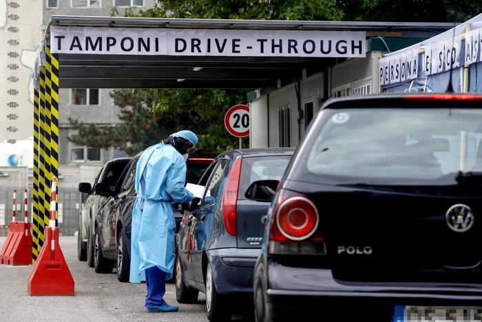 Covid: record assoluto di contagi, +7.332 in un giorno. 152mila i tamponi