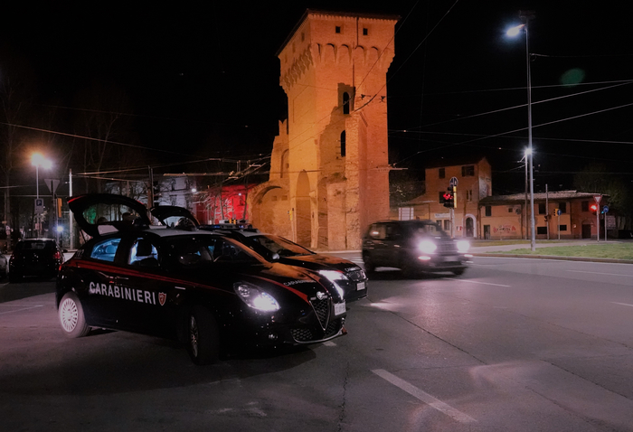 Covid: senza mascherina aggrediscono carabinieri
