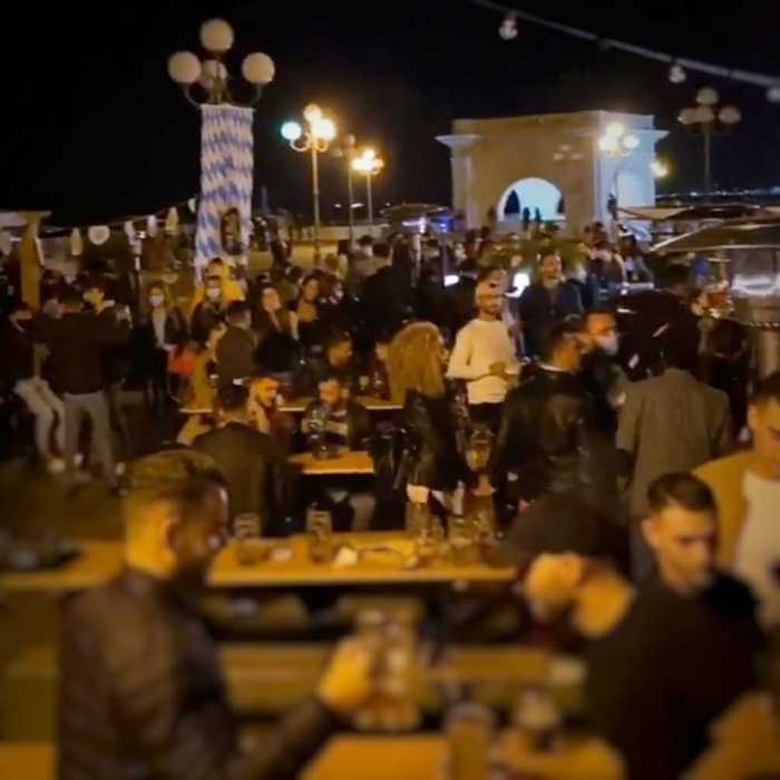 Covid: ‘trenini’ all’Oktoberfest a Cagliari, polemica su web