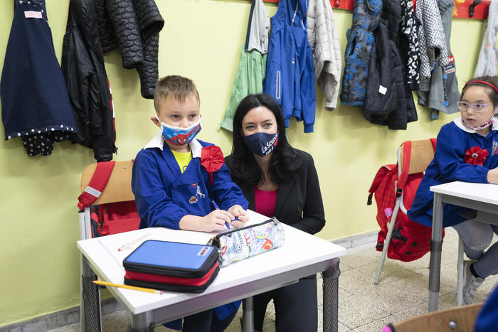 Covid:Azzolina,ottimo lavoro prof su sicurezza scuola
