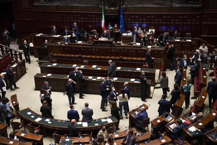Dl Agosto, la Camera conferma la fiducia: 294 i voti a favore
