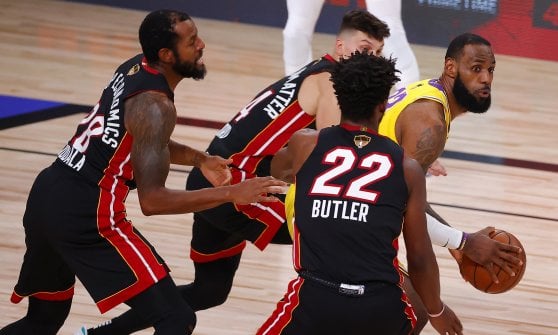 Finals Nba: Davis e LeBron dominano, Miami prima si illude e poi crolla: ai Lakers gara 1