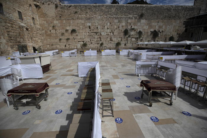 Frenano contagi in Israele, tasso più basso da luglio