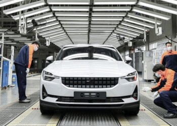 Geely attacca Tesla, la sfida elettrica tutta cinese della proprietaria di Volvo