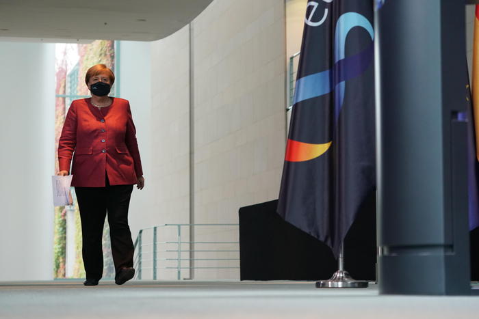 Germania, verso obbligo mascherina dove non c’è distanza