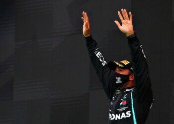 Gp Portogallo, traguardo da sogno per Hamilton: “Grazie al team”