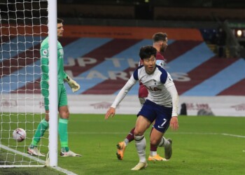Il Tottenham vince a Burnley grazie a bomber Son. Pari tra Brighton e Wba