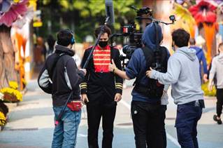 La ricerca della felicità e il mito di Halloween – Un cortometraggio 247Production, diretto e interpretato dai Panpers, girato a Gardaland